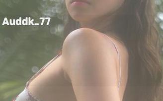 看着Myung Ah的墙壁作品，心想着这壁纸能不能带点运气？LEEHEEEXPRESS，牛啊！